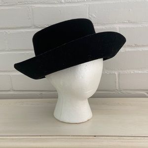 Womens Solid Black Wool Felt Winter Hat With Brim And Leather Lace-Up Accent